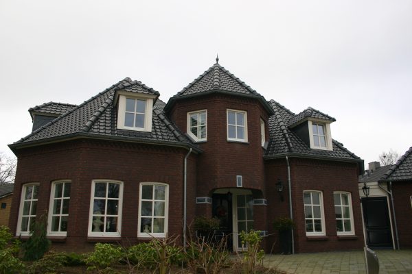 Professionele installatie of renovatie van een pannendak